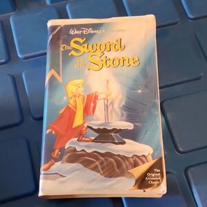 Walt Disney The Sword And The Stone VHS Black Diamond Clamshell 1992